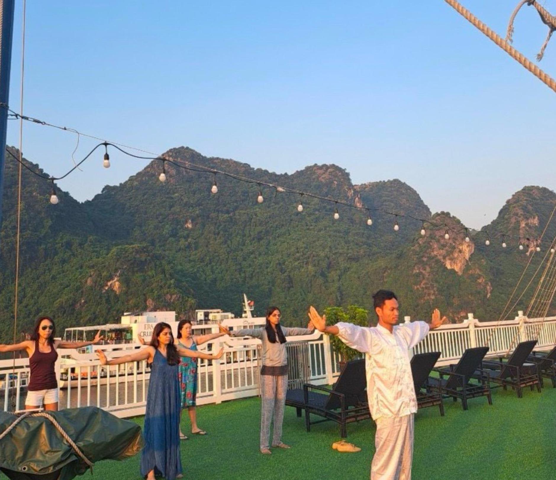 Lotus Elegance Cruise Hotel Ha Long Exterior foto