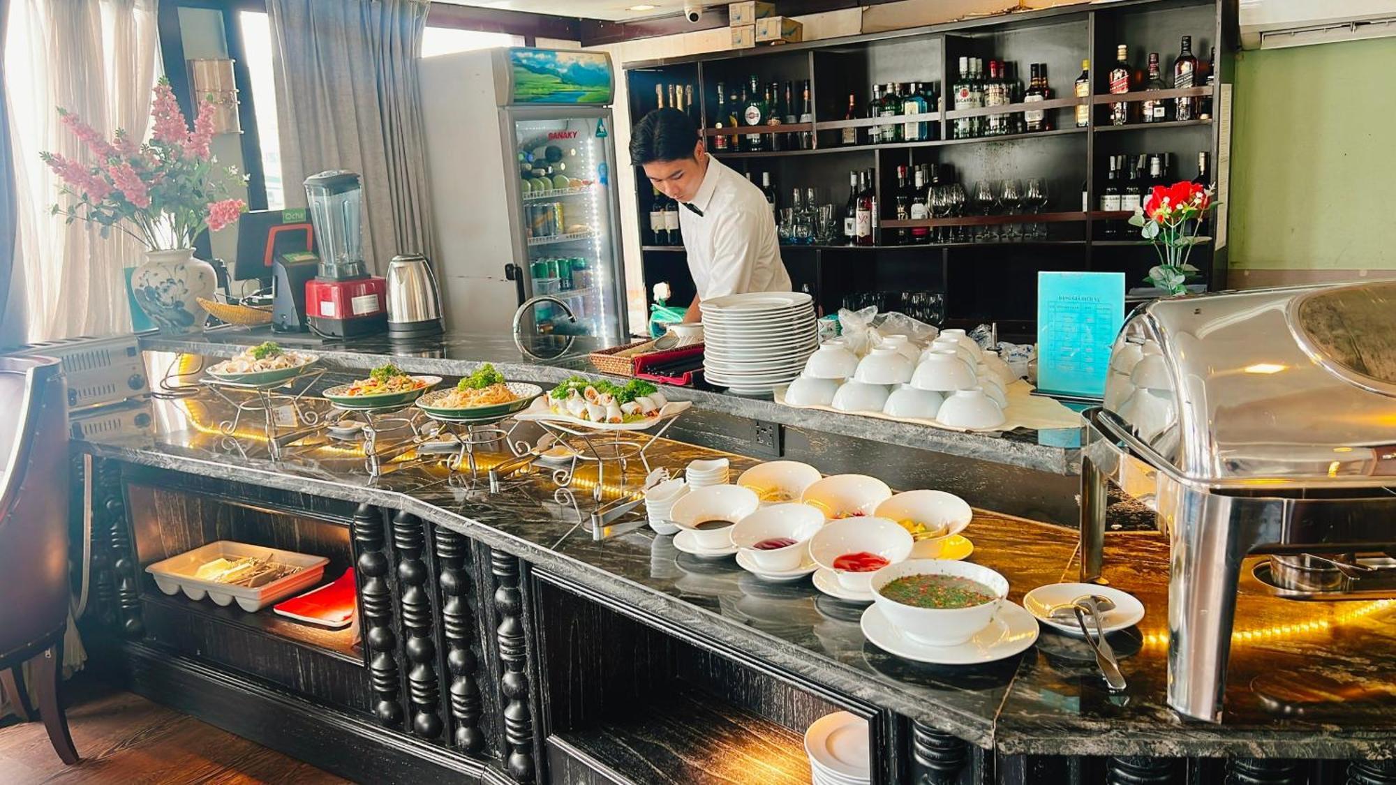 Lotus Elegance Cruise Hotel Ha Long Exterior foto