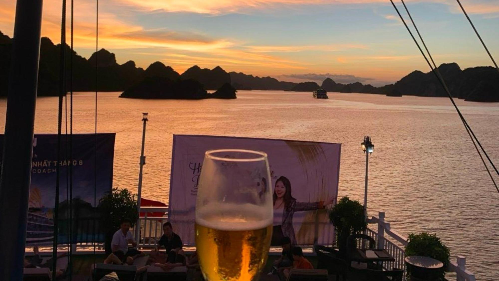 Lotus Elegance Cruise Hotel Ha Long Exterior foto