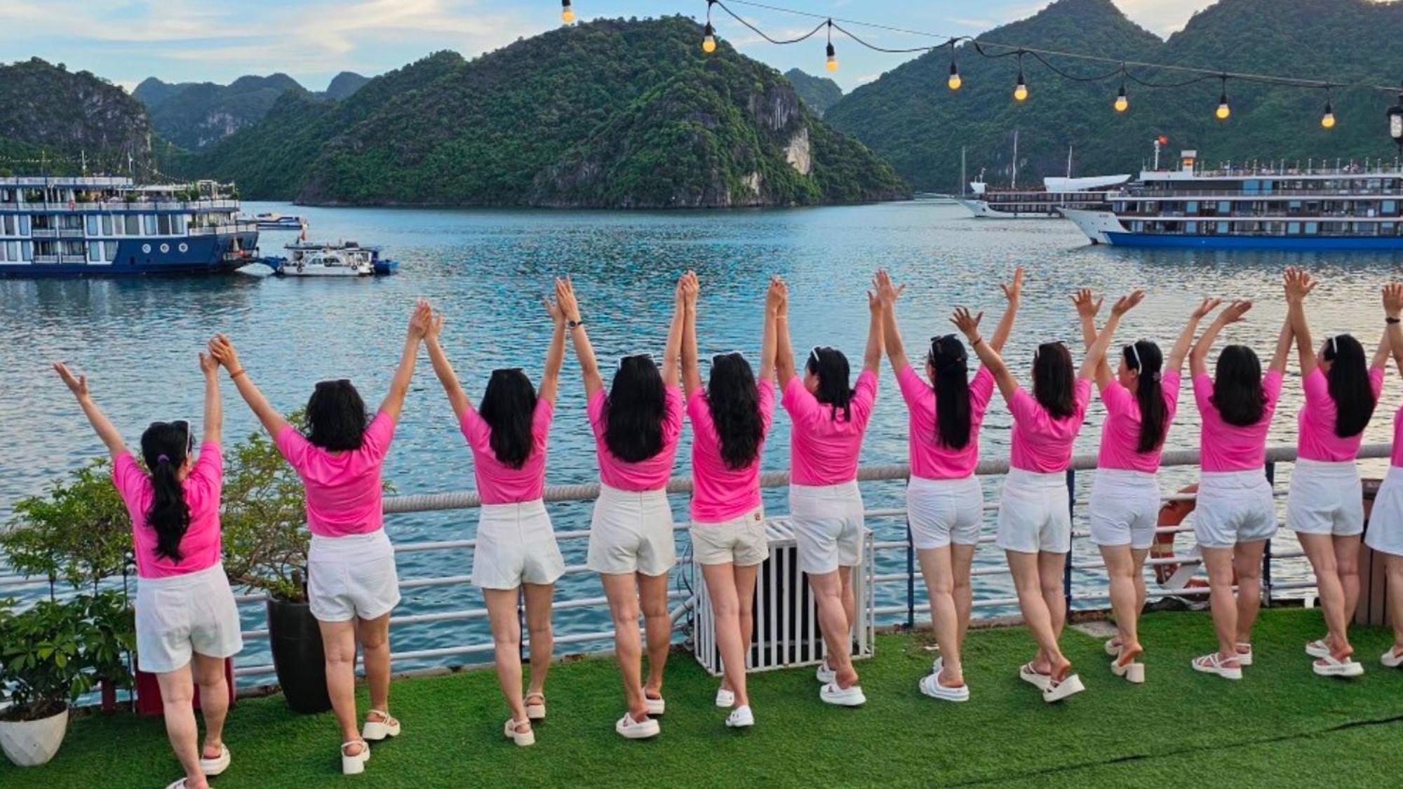 Lotus Elegance Cruise Hotel Ha Long Exterior foto