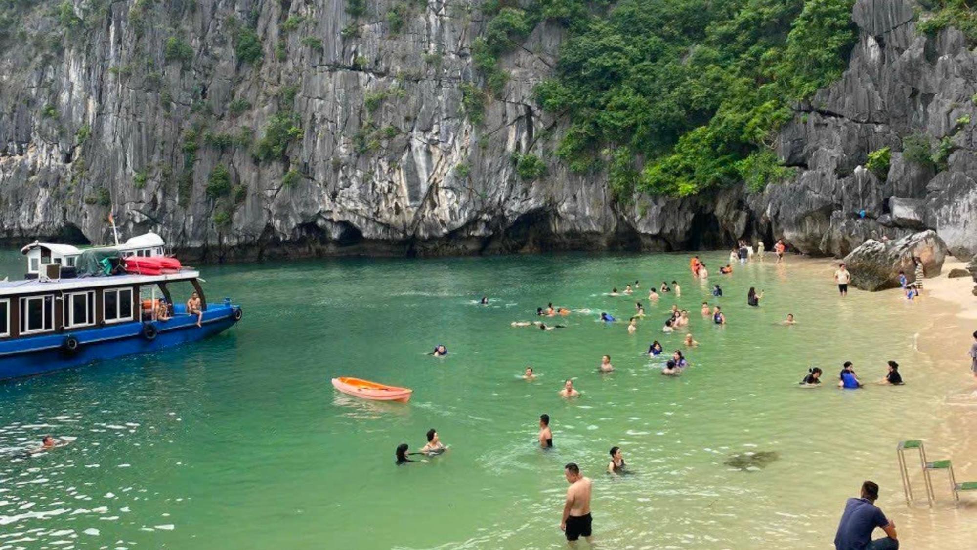 Lotus Elegance Cruise Hotel Ha Long Exterior foto