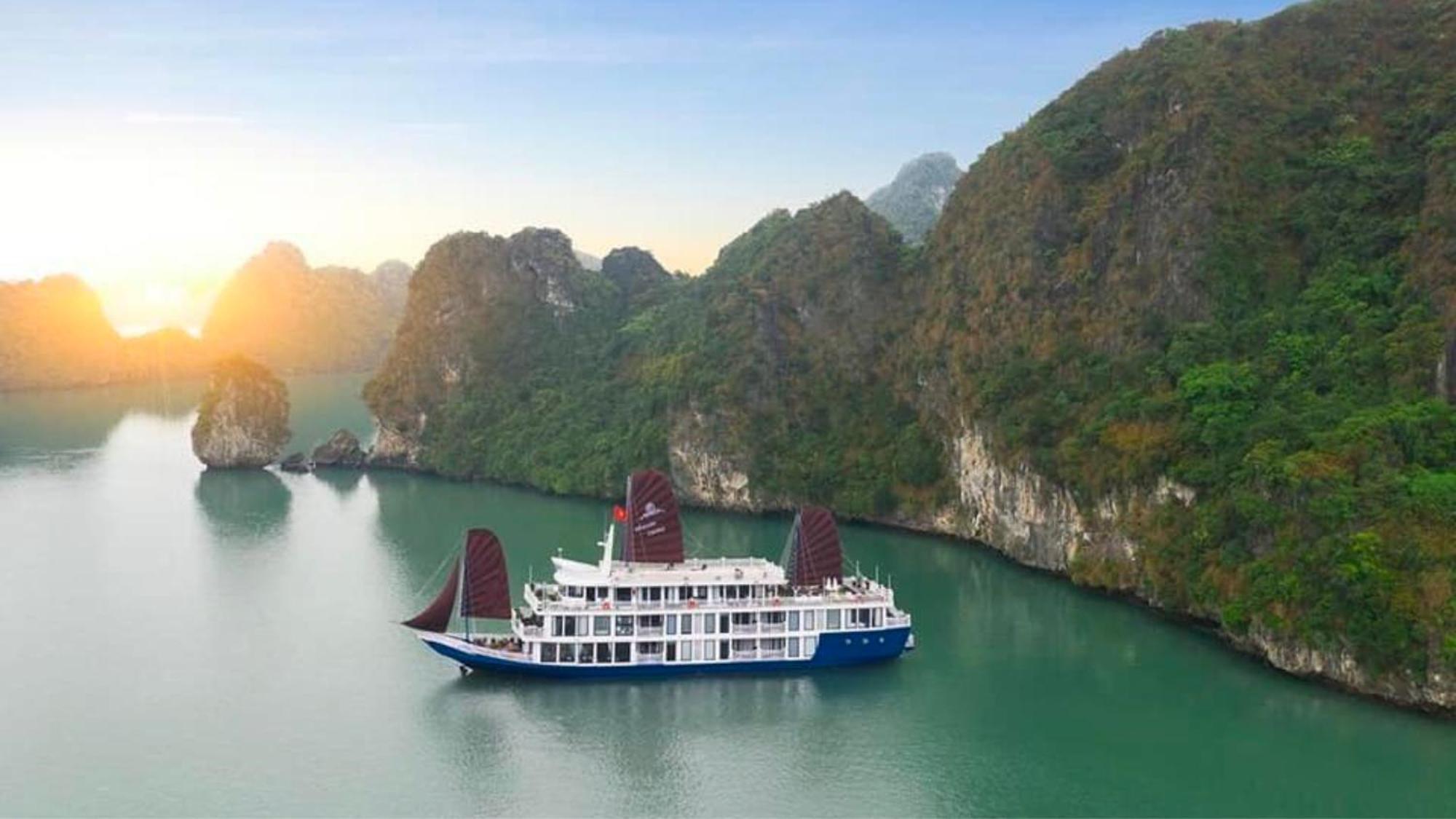 Lotus Elegance Cruise Hotel Ha Long Exterior foto